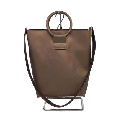 China New Style 100% Brown Large Ring Handle Shoulder Bag Ladies Round Leather Bag Custom Made Eco-Friendly/Lightweight/Cheap Originality for sale