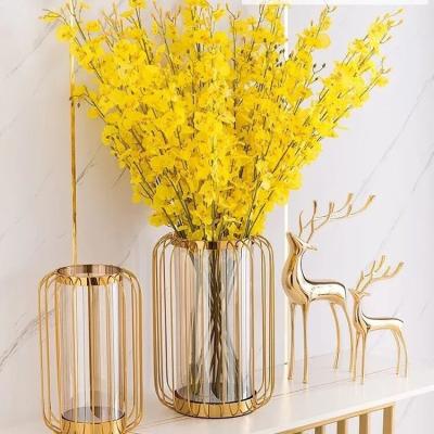 China Hot Selling Nordic Metal Frame Flower Vase Traditional Non-storable Luxury Home Decor Glass Flower Vases for sale