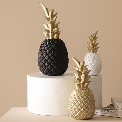 China Traditional Gold Resin Pineapple Ornaments Christmas Ornaments Decoration Home for sale