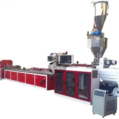 China Wood Plastic Composite Floor Decking Extruder Machine Line with 150-200kg/h Capacity for sale