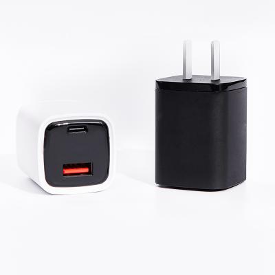 China Super Strong Mobile Phone 33W PD3.0 Power Adapter Digital Display Mobile Phone Charger For Sale for sale