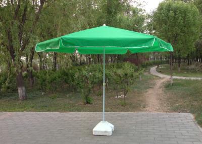 China Paraguas al aire libre redondos verdes del patio, parasol de playa profesional con la franja en venta