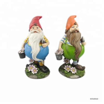 China Garden Decoration Polyresin 3 Colors Garden Mini Gnome Figurine Carrying Steel Barrel for sale