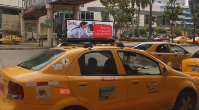 Cina Display multimediale a doppio lato e a doppio lato a guida a taxi IP65 in vendita