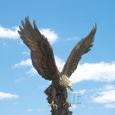 China Europe Hot Selling Big Metal Bronze Cast Iron Garden Decoration Eagle Statue Sculpture for sale