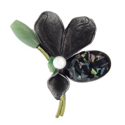 China Black ALLOY Resin Flower Large Brooches For Women Fashion Pin Elegant Metal Simulated Pearl Factory Brooch Jewelry Gifts for sale