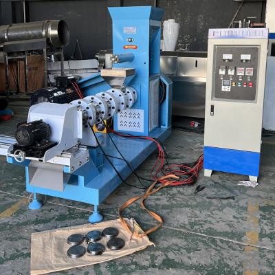 China automatische 600-700 kg visvoerpelletmachine / DGP120 Extruder voor voedselpelletten voor huisdieren, honden en katten Te koop