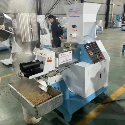 China Capacity Screw Feed Extruder Machine With Digital Temperature Control for sale