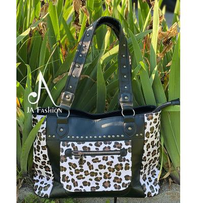 China Wholesale Fashion Women Leopard Hidden Carry Tote Purse Protective Lady Concealed Gun Tote Bag with Rivet Decoration for Girls for sale