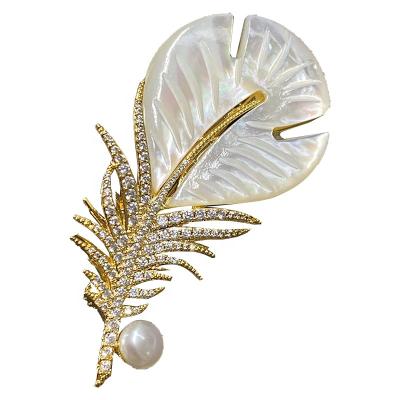 China Shell+Brass Alloy +AAA Zircon Customized Factory Sale Alloy AAA Brass Zircon Flower Handmade Bead Shell Feather Brooch for sale