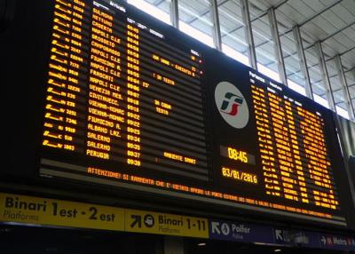 China Yaham Electronic Airport Flight Information Screen Installed At Station Entrance for sale