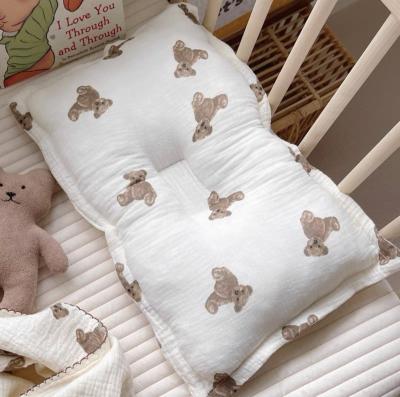 China Best 100% Folded Muslin Cotton Pillow For Newborn Baby Breathable Mesh Cotton Pad For Flat Head Syndrome for sale