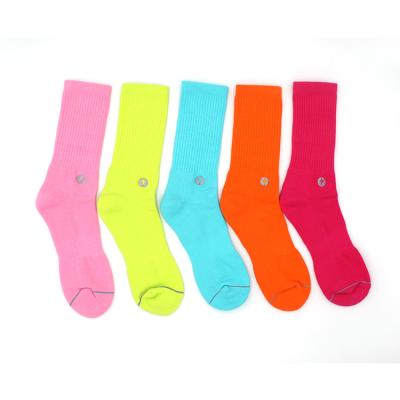 China Fashion Printing Antibacterial Crew Socks Knitted Mens Crew Socks 100% Cotton Sport Embroidered Socks for sale