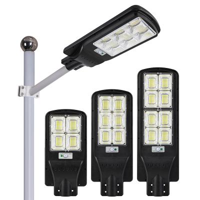 China ROAD Garden Yard Lamps 100W 200W 300W Waterproof Solar Solar LED Street Light for sale