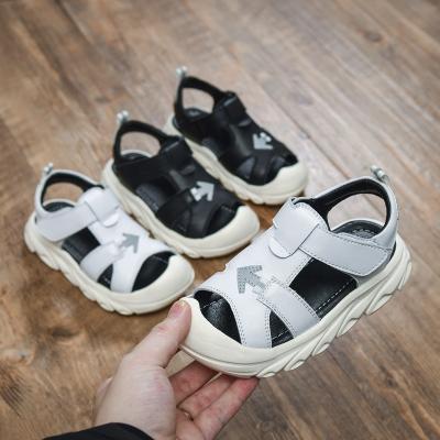 China Boys' breathable Baotou summer new fashion middle and big children's non-slip soft bottom student Korean version sandals for sale