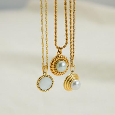 China High Quality 18K Gold Plated Stainless Steel Pearl Necklace Fashion Crescent Shell Pendant Necklace for sale