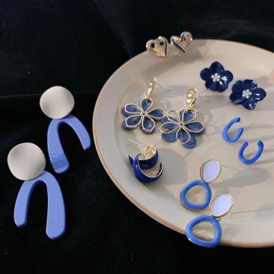 China High quality temperament blue flower earrings 2021 simple earrings female cold wind new fashionable earrings for sale