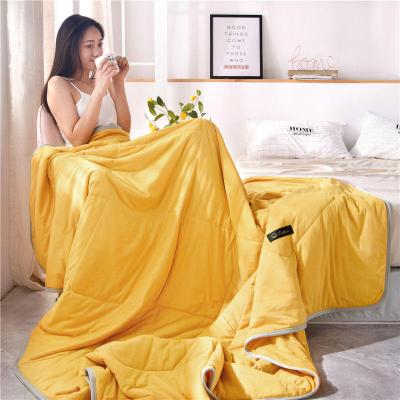 China 100% Polyester Microfiber Comforter Summer Knitting Fabric Hotel Fabric High Quality Cotton Home Sofa Large Throw Blanket for sale