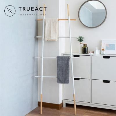 China Modern Free Standing Metal Ladder Style Bathroom White Towel Racks for sale