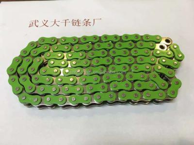 China Green Finish 40Mn Motorcycle Chain Colorful Baking Chain Motorcycle Spare Parts for sale