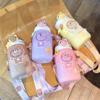 China New Large Capacity720ml Cute Cute Straw Sports Bottles For Kids Plastic Bottle With Strap for sale