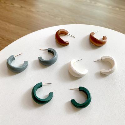 China New 2021 retro CLASSIC simple c-shaped wooden earrings design wild geometric earrings jewelry for women for sale