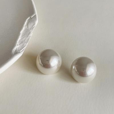 China 2021 hot French temperament pearl vintage jewelry products CLASSIC soft earrings earrings for sale