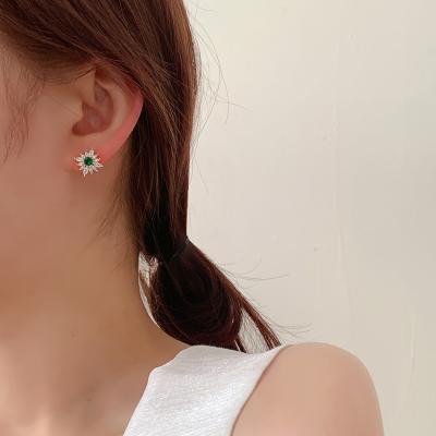 China Geometric 925 Jewelry European Statistical Institute Vintage Design Silver Emerald Zircon Stud Earring Needle for sale