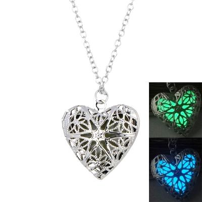 China CLASSIC Exquisite Luminous Heart Necklace Hollow Necklace Fashion Luminous Pendant Necklace for sale