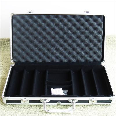 China Casino Playing 300pcs Casino Poker Chips Case Complete Poker Playing Game Sets in Aluminum Case with Place for Poker Cards and Dice for sale