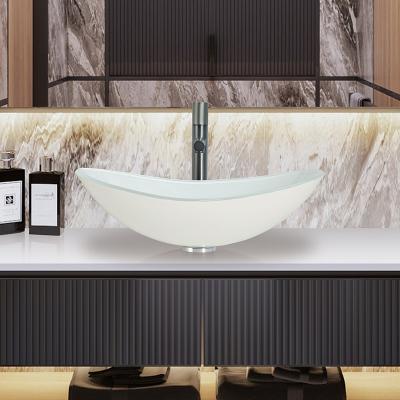 中国 Boat Shaped Tempered Glass Sink High Glossy White Wash Basin Scratch Resistant 販売のため