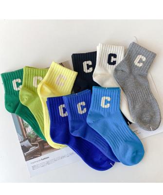 China Fashion Breathable Letter Printed Comfortable Skateboard Cotton Socks Wholesale Street Sports Socks for sale