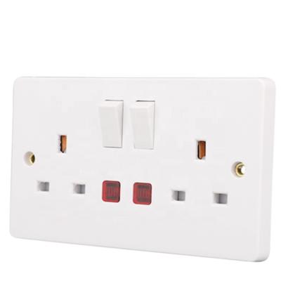 China High Quality Electric Wall Switch Electric Wall Switch UK Standard Double Switched Double Electric Socket Outlets And Electric Socket Outlet 250V 13A Wall Outlet Switches for sale