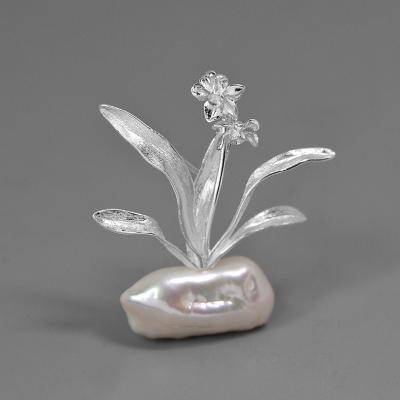 China 925 Sterling Silver Baroque Pearl Narcissus Flower Handmade Brooch Pin Charming Women Brooches for sale