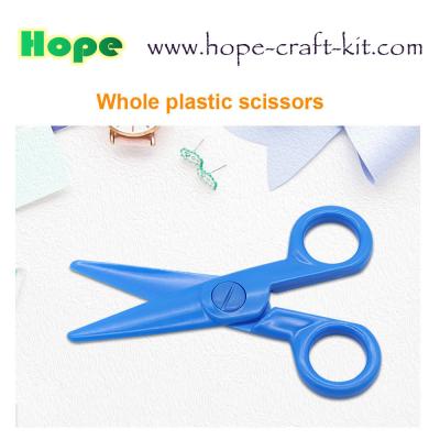 China Whole Plastic Small Scissors Safe Colorful Hobbies DIY Material Tools for Kids Toddlers Teachers Preschool Hand-craft à venda