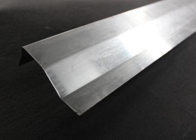 China Het verfraaien van Metaal Opgeschort Gegolft Aluminiumplafond vormde 0.7mm voor de tegels van het bureauplafond Te koop