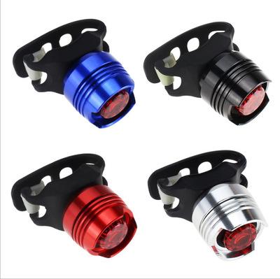 China Aluminum Alloy Shell HI-MAX Aluminum Alloy Shell Red Light Rear Bike Light 5 Lumens Bike Tail Light with 2* CR2032 Button Battery à venda