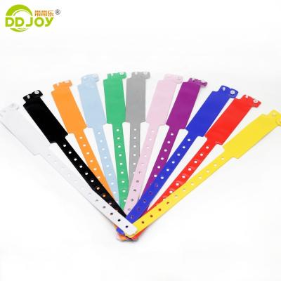 China Custom Europe PVC Vinyl Disposable Soft Plastic Wristband For Event for sale