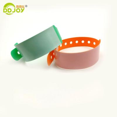 China Cute Cheap Safety Event Vinyl Material Play Park ID Wristband Wristbands For Kids for sale