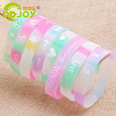 China 2020 Waterproof Hot Sale Glow in the Dark Custom Logo Silicone Wristband, Rubber Wrist Bands for sale