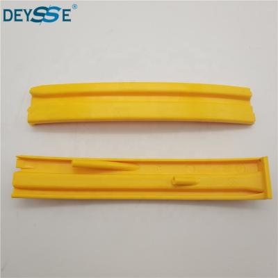 China Modern Deysse Escalator Parts Step Yellow Frame 203.65mm Boundary Line for sale