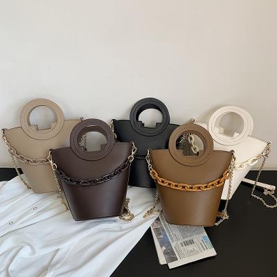 China 2021 New Arrivals PU Lady Small Bucket Hand Bags Ladies Famous Chain Famous Purses Purses For Women for sale