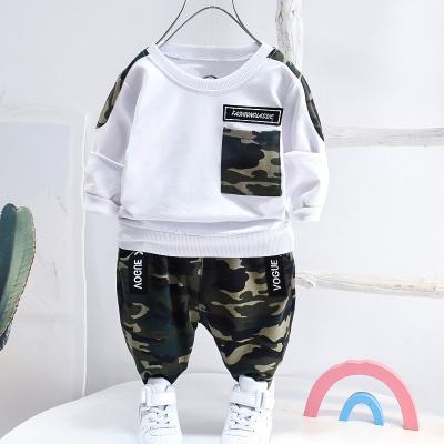 China Smart Casual Hot sale 2020 autumn long-sleeved round neck T-shirt + camouflage trousers sportswear 2-piece set, clothing for 4 year olds for sale