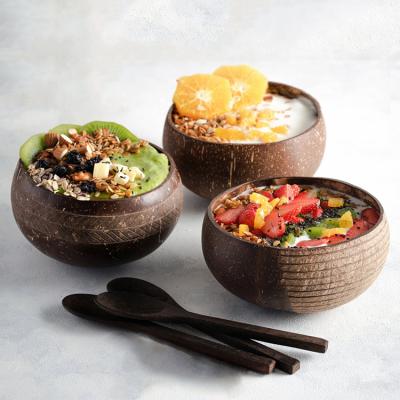 China Custom Engraved Coconut Polished Handmade Degradable Natural Unique Viable Shell Salad Bowl and Coconut Spoons Gift Set for sale