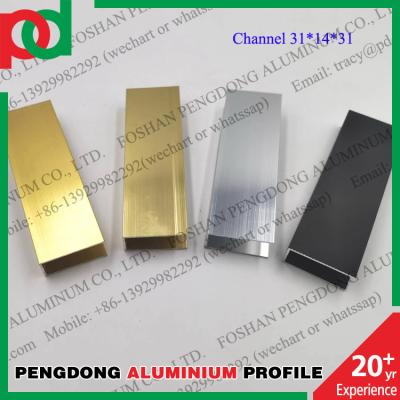 China 0.12mm Aluminiumfenster-Profile fertigten U-Profilstäbeglatte silberne Goldfarbe besonders an zu verkaufen