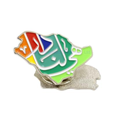 China Cheap Bulk Saudi Commemorative Lapel Pin With Chain Saudi Arabia National Day Badge Pins for sale