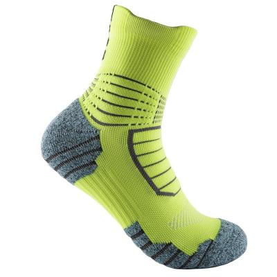 China High Quality Custom Made Breathable Logo Sports Socks Athletic Breathable Basketball Socks For Men for sale