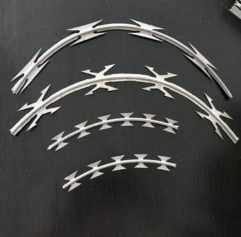 China Factory Galvanized Coil Diameter 600mm BTO22 BTO30 Razor Babed Wire for sale