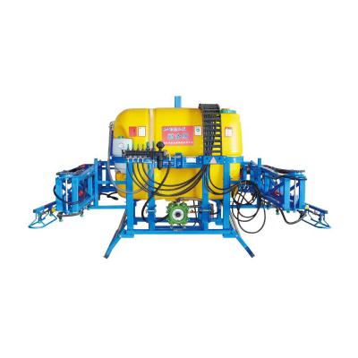 China High Efficient Wholesale Farm Tractor Pesticide Sprayer 1000L Tank 18m for sale