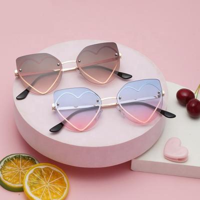 China Luxury Fashion Sunglasses Yuxun High Quality UV Protection Fashion Round Lovely Kids Metal Heart Baby Sunglasses for sale